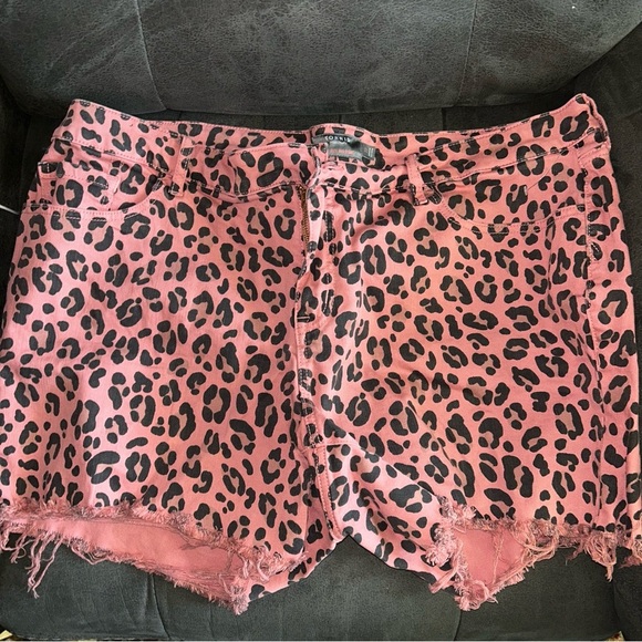 Torrid 5 Inch Boyfriend Vintage Stretch High-Rise Short - Picture 6 of 7